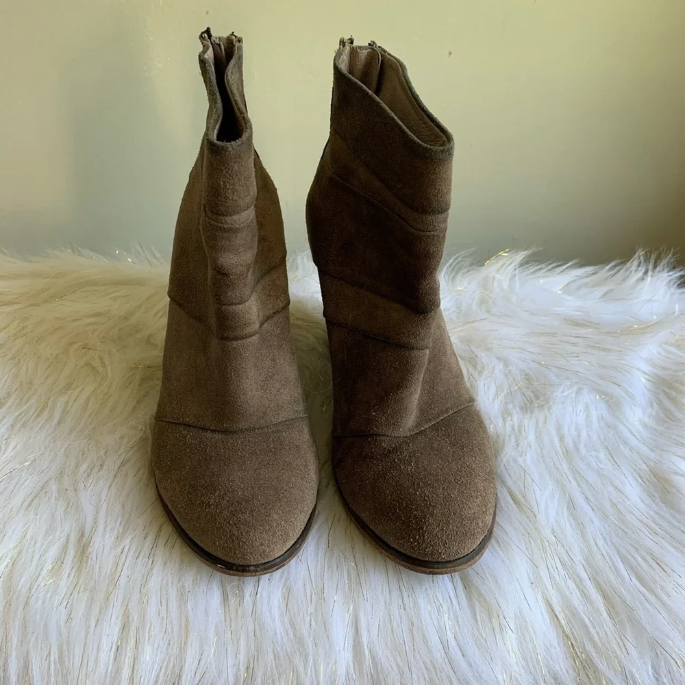 Steve Madden Arrena leather boots size 8M